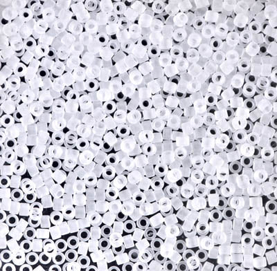 11/0 - DB0741 - Cristal mat Transp. · Miyuki Delica