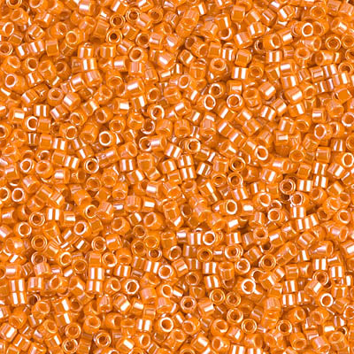 11/0 - DB1563 - Orange mandarine lustrée Opaque · Miyuki Delica