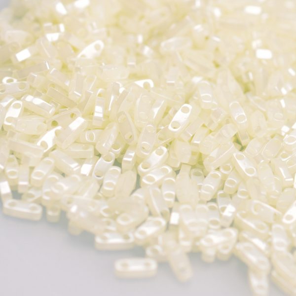 Miyuki Quarter TILA® - QTL0513 Alabaster Butter Cream Ceylon