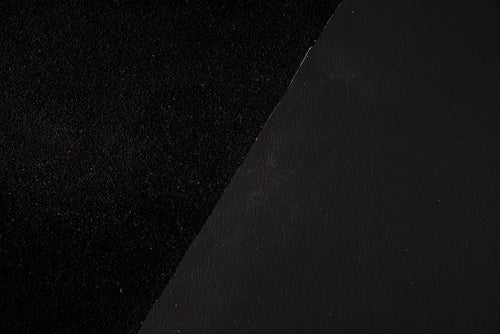 Cuir de vache noir · 2 - 2½ oz - ( 0,7 - 0,8 mm )