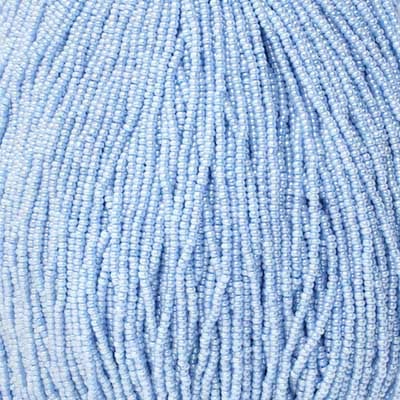 10/0 - SB01433S Teint bleu pâle nacré chalk · Preciosa rocaille||Preciosa Seedbead 10/0 - SB01433S Chalk Pearl Dyed Pale Blue Strung
