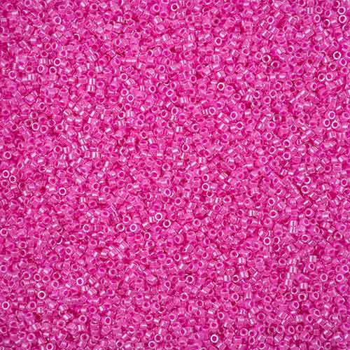 11/0 - DB2037 - Cœur coloré fuchsia lumineux · Miyuki Delica