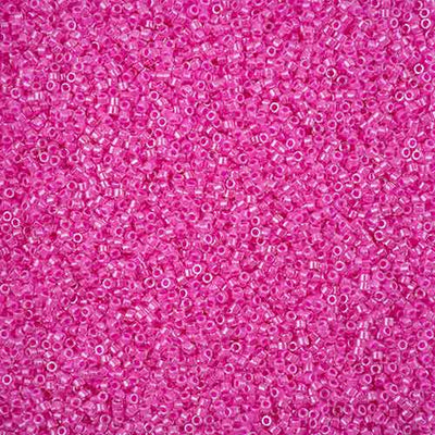 11/0 - DB2037 - Cœur coloré fuchsia lumineux · Miyuki Delica