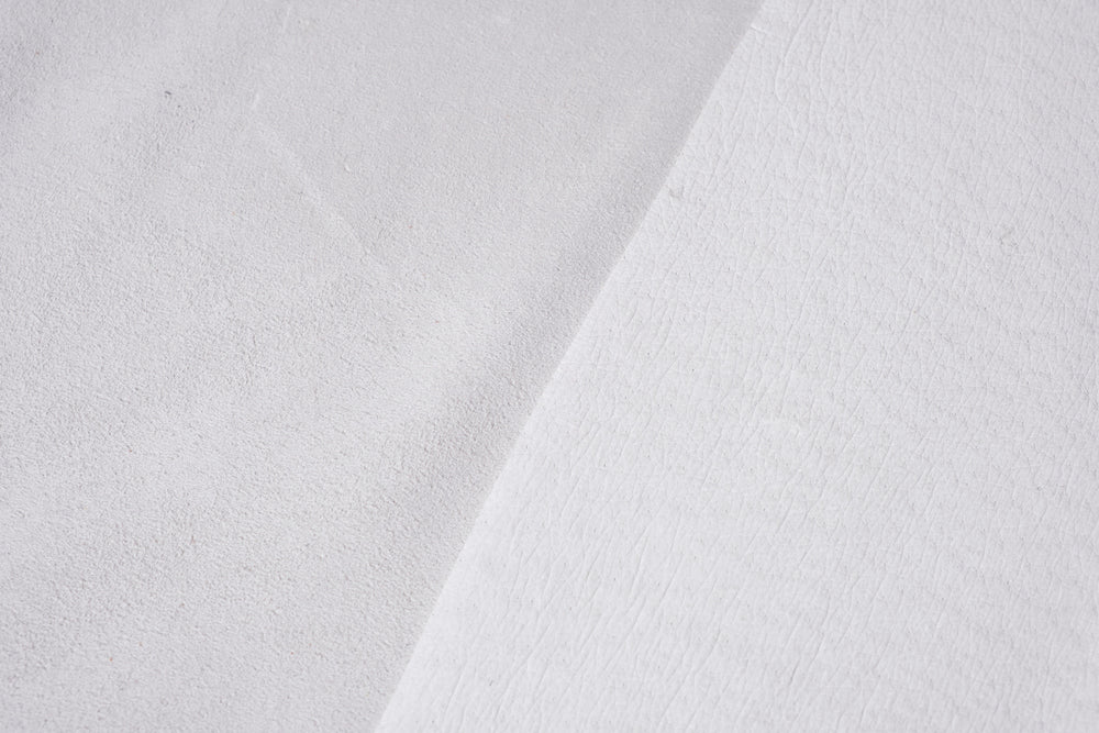 Cuir velours de porc - Blanc argileux · 1 - 1½ oz - ( 0,4 - 0,5mm )