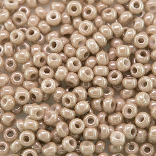 6/0 - SB46088 Beige lustré opaque · Preciosa rocaille